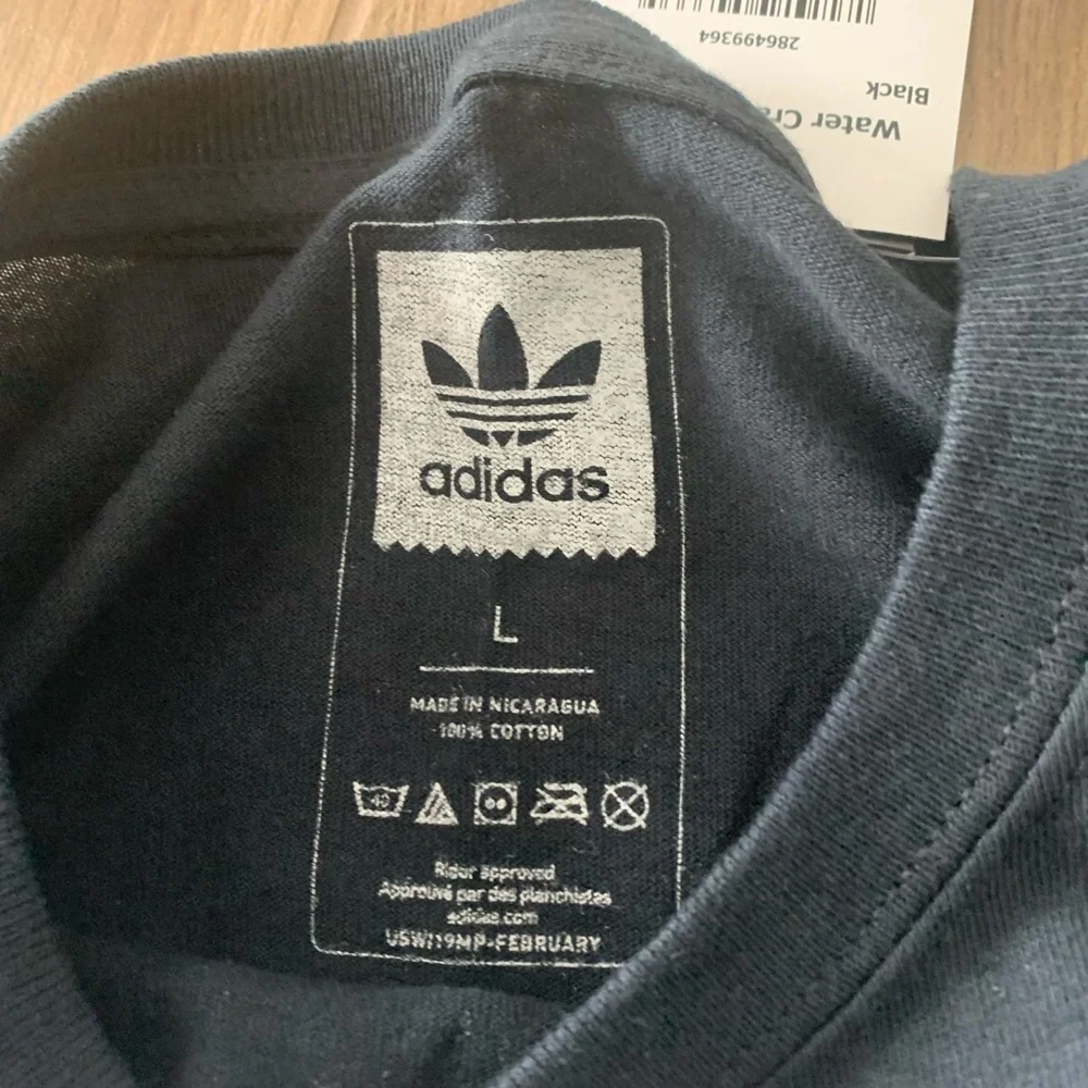 Youth Adidas trefoil logo/crane bird tee shirt sz Large. - Picture 5 of 7
